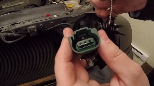 How to Fix a Broken Headlight Plug смотреть онлайн