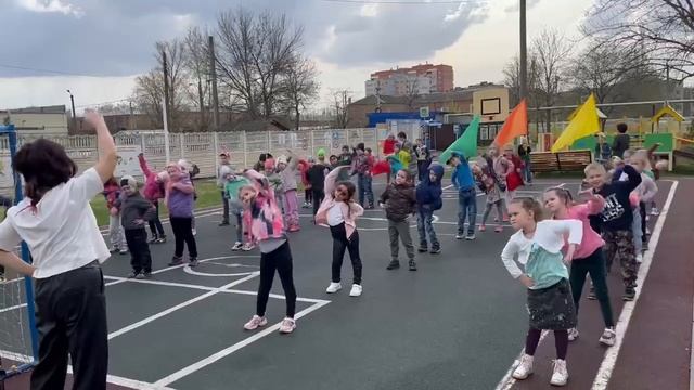 В детском саду «Одуванчик» прошел флешмоб «День здоровья» смотреть онлайн