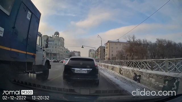 Момент аварии в Казани. Советский район смотреть онлайн