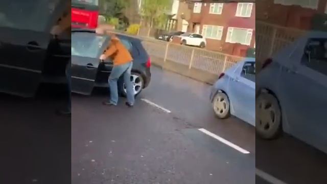 Дальнобойщик в Англии , Атаковал Водителя На Легковом Авто!! Застукал Жена С Любовником!!