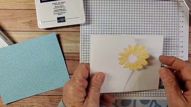 Cheerful Daisies die cut card смотреть онлайн