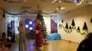 Дед Мороз зажигает елку. Утренник в детском саду. Выход Деда Мороза. Kate BY.