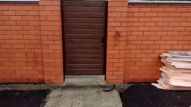 Откатные, секционные ворота и калитка в едином стиле для коттеджа смотреть онлайн
