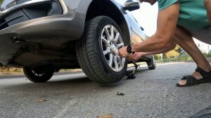 Как самостоятельно заменить колесо на автомобиле