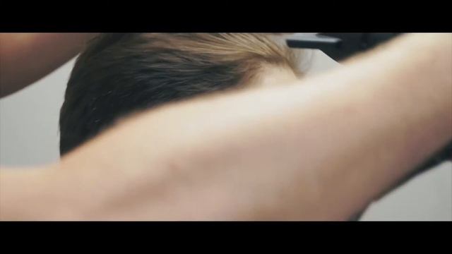 Мужская стрижка. Процесс. смотреть онлайн