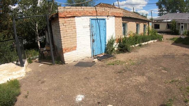 В Заброшенном Диспансере Заварили Двери Гаражей, и Заколотили Входы. смотреть онлайн