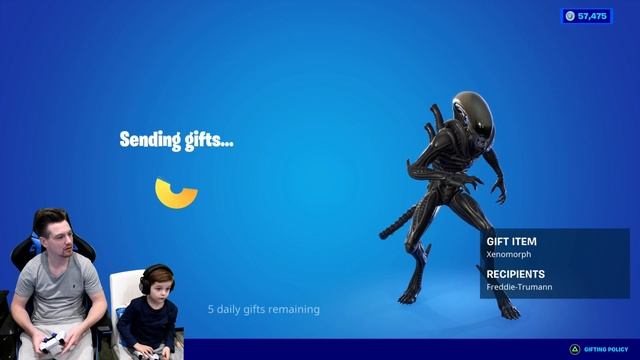 TRUMAnn Giving His 7 Year Old Kid RIPLEY & XENOMORPH Bundle. Unlocking NEW ALIEN Skin & MORE!! смотреть онлайн