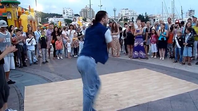 Уличные танцы в Ялте смотреть онлайн