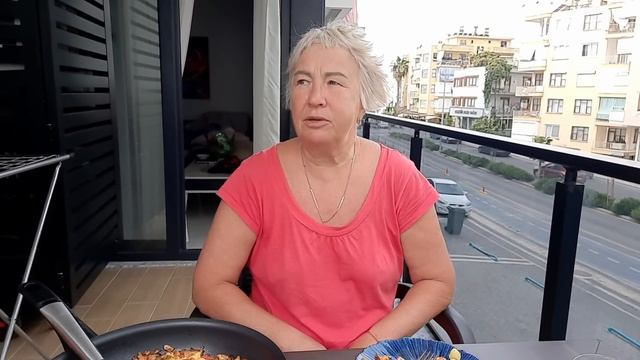 ВАЛЕРЬЕВНА В ПЕРЕЖИВАНИЯХ ЧТО ПОЛИС ОМС НЕ ВЗЯЛА смотреть онлайн