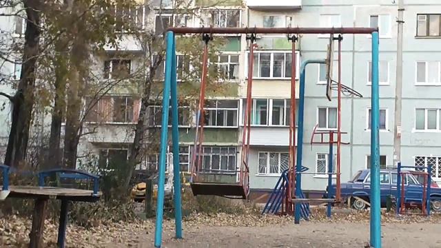 Витя грустит под плохую музыку из-за того, что его лучшие друзья уехали. смотреть онлайн