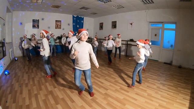 #1 Отчетный новогодний танец детей школы танцев Руслана Дивакова 2020 (Танцы для детей Смоленск) смотреть онлайн
