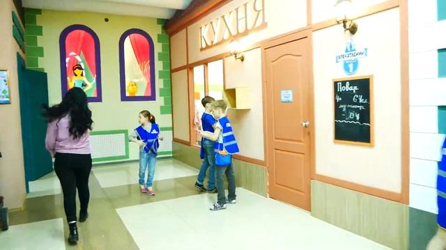 Как стать почтальоном? Ника & Алёшв и Артемий В ЧАДОГРАДЕ! смотреть онлайн