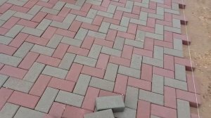 Укладка тротуарной плитки кирпичик Ёлочка