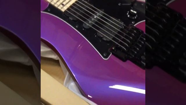 Unboxing Ibanez Genesis RG550 Purple Neon смотреть онлайн
