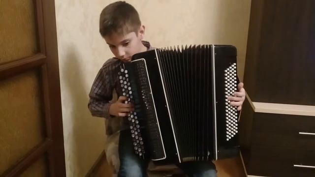 "Ой полным полна коробушка" - баян смотреть онлайн