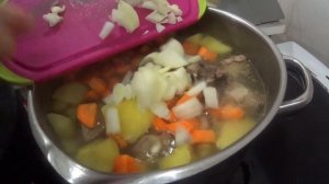 Вареные ребра с овощами,нууу очень вкусно ! Boiled ribs with vegetables, well, very tasty !