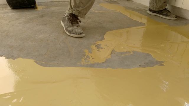 слабую стяжку грунтуем эпоксидкой смотреть онлайн