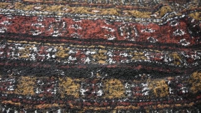 Теплое шерстяное букле в этническом стиле для холодной зимы согреет тело и радует глаз смотреть онлайн