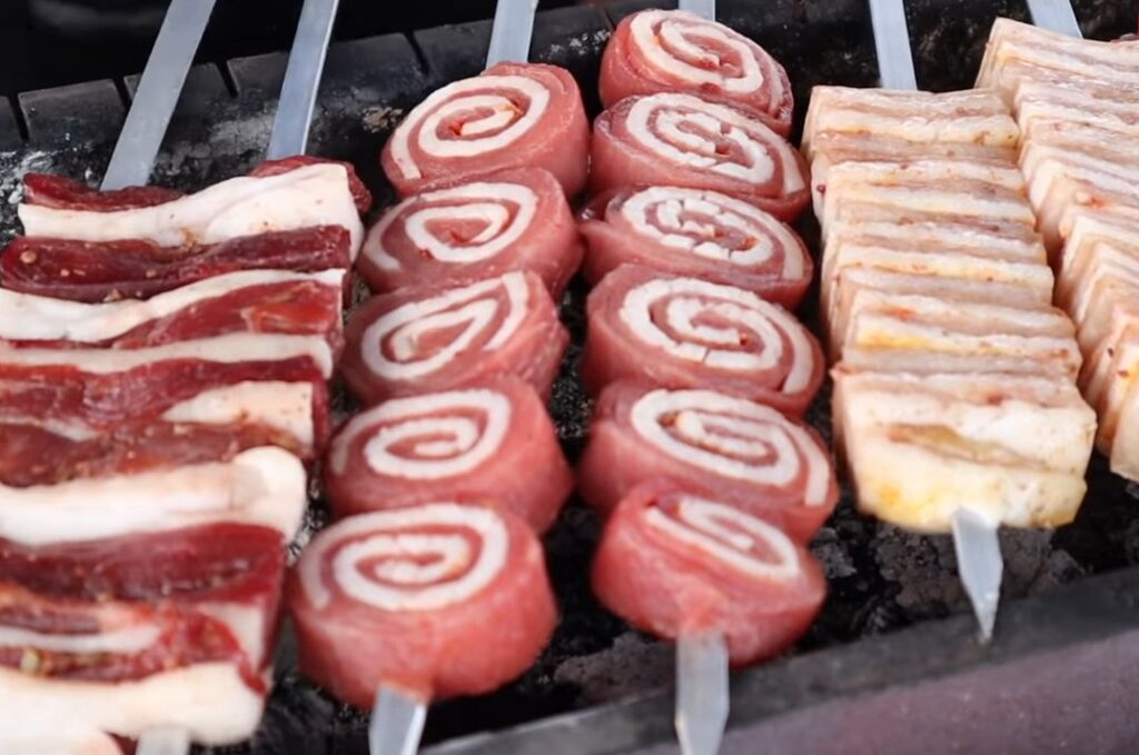 Шашлык НАПОЛЕОН, МАРВАРИД, РУЛЕТ из отличной говядины! Ташкент 2021.mp4 смотреть онлайн