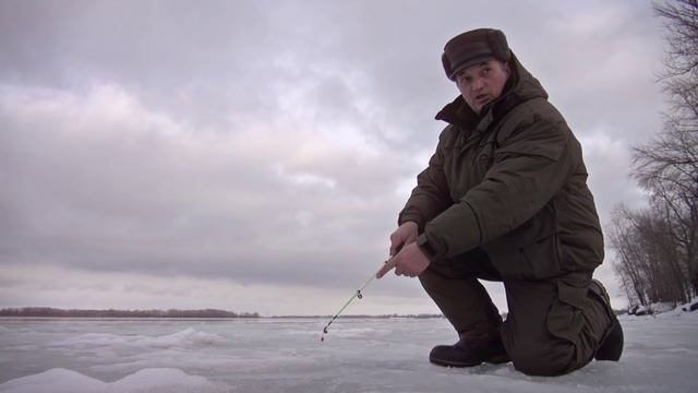 [Школа рыболова] - Ловля судака по последнему льду (часть 2) смотреть онлайн