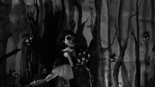 Alice Glass - SUFFER AND SWALLOW (Official Music Video) смотреть онлайн