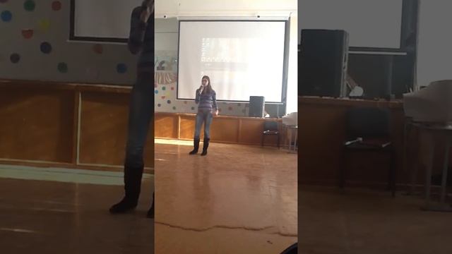 Самая красивая девочка в 12 школе и песня классная ...:D смотреть онлайн