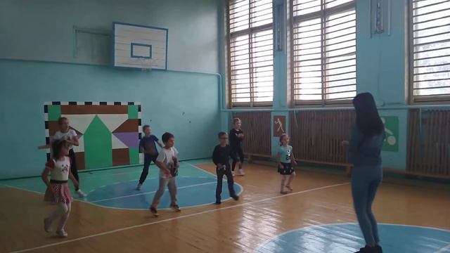 Танцевальный флешмоб-зарядка смотреть онлайн