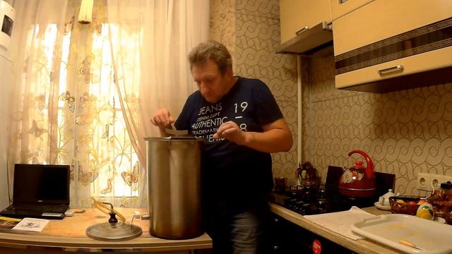 Коптим свиную рульку и рёбрышки дома. Аппетитно и вкусно! смотреть онлайн