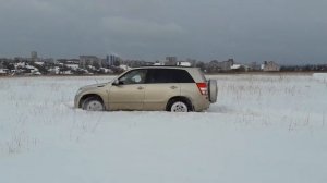 Сузуки Гранд Витара езда по снегу