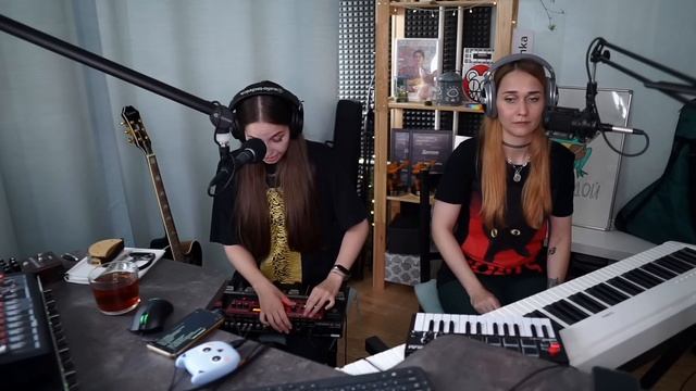 Юля Кошкина и Ксюша Зануда - Ягодка смотреть онлайн