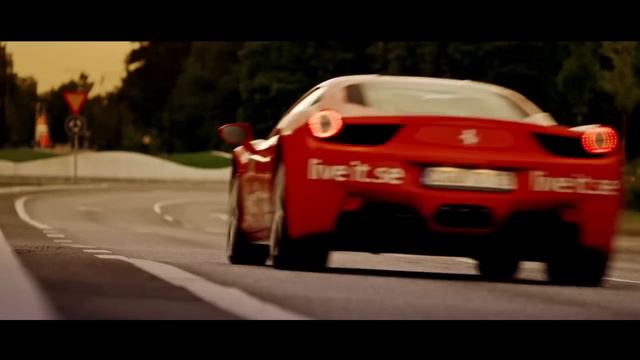 Se Kajsa köra Ferrari 458 Italia via Live it upplevelser смотреть онлайн