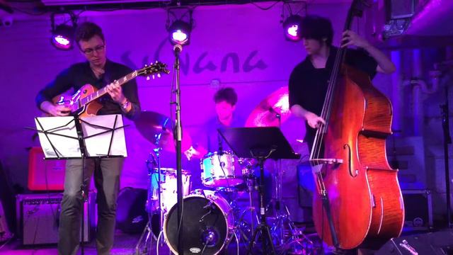 Nick Semenykhin Trio - Lazy Bird смотреть онлайн