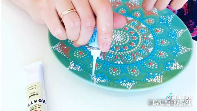 Процесс создания декоративной тарелки. Точечная роспись по керамике и стеклу. смотреть онлайн