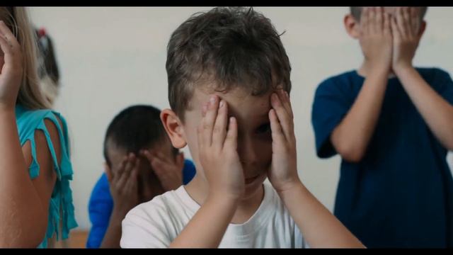 Quo Vadis, Aida (2020) by Jasmila Žbanić, Clip: Children perform a mime at the end of the film смотреть онлайн