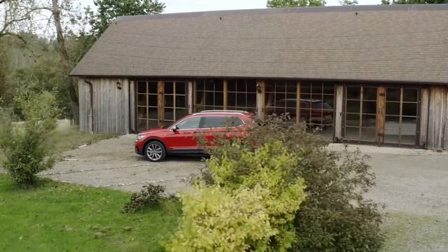 The new Volkswagen Tiguan Allspace Elegance Design in Kings Red смотреть онлайн