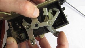 замок задней двери Нива Шевроле