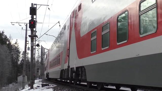 Электровоз ЭП20 с поездом "Мурманск - Санкт-Петербург". смотреть онлайн