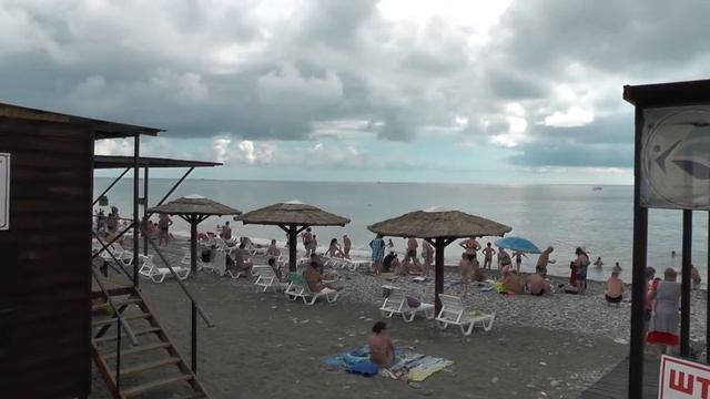 Сочи. Лазаревское. Пляж перед штормом. Июнь 2017 года. смотреть онлайн
