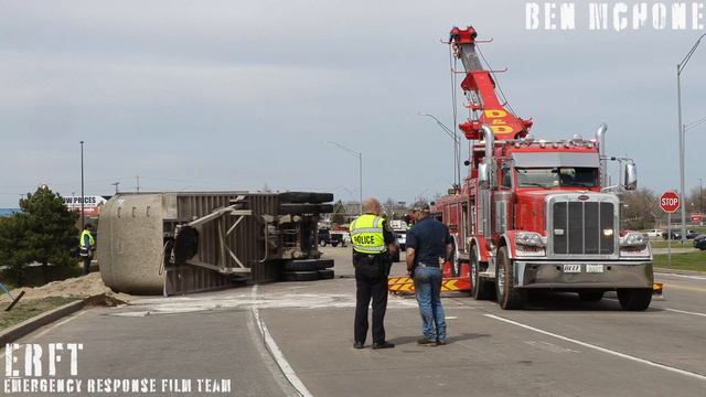 Moore, OK - Semi Flips Getting Off I-35 - Recovery Crane Operations смотреть онлайн