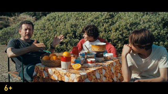 Развеселые каникулы — Русский трейлер (2024) смотреть онлайн