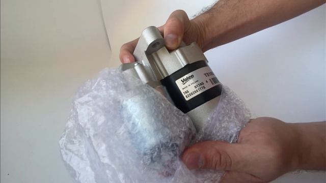 Распаковка стартера Valeo 8200266777G смотреть онлайн
