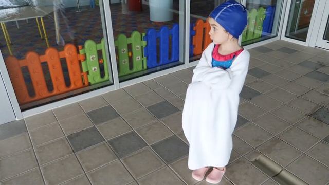 VLOG В бассейне смотреть онлайн