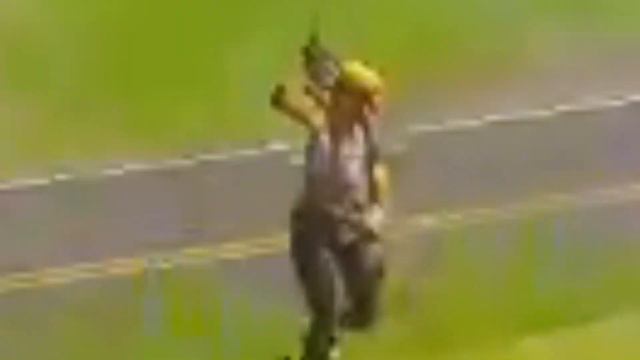 KETWIL ПАРОДИРУЕТ АРХАНГЕЛА СИДЯ В КУСТАХ смотреть онлайн