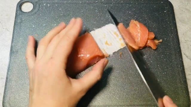 Цезарь со слабосолёной сёмгой - салат-конструктор из рубрики "собери за 5 минут", "гости на пороге" смотреть онлайн