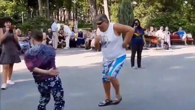 ОБЛОМАЛ НЕМАЛО ВЕТОК, НАЛОМАЛ НЕМАЛО ДРОВ смотреть онлайн