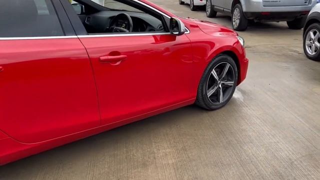 Volvo V40 2.0 T2 R-Design (s/s) 5dr смотреть онлайн