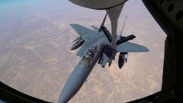 F-15 Aerial Refueling Via KC-135 смотреть онлайн