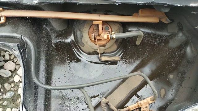 Мерседес W202 бензобак изнутри . Разрезанный пополам . смотреть онлайн