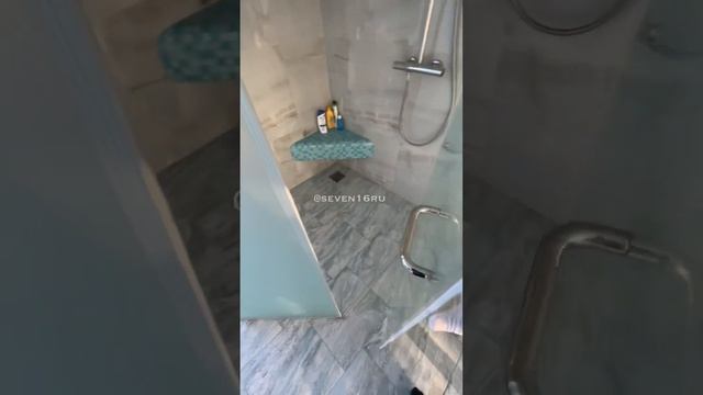 Душевая в бассейне смотреть онлайн
