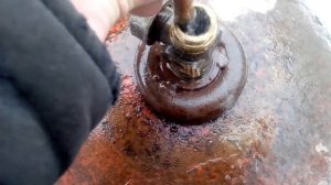 Как безопасно разобрать газовый баллон.